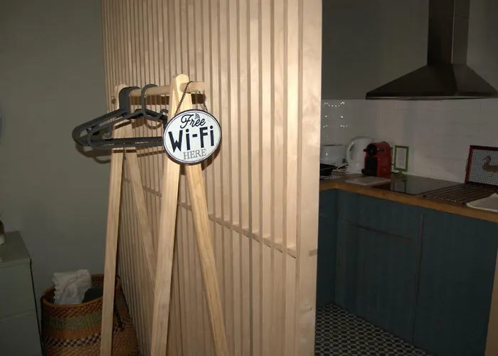 아파트 Flats 323 *